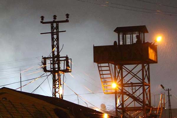 Venezuela'da tutukevinde yangın: 68 ölü