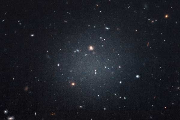 Karanlık maddenin bulunmadığı galaksi keşfedildi