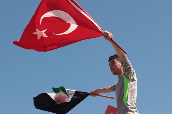 İdlibliler rejimin saldırılarına karşı Türkiye'den yardım istedi