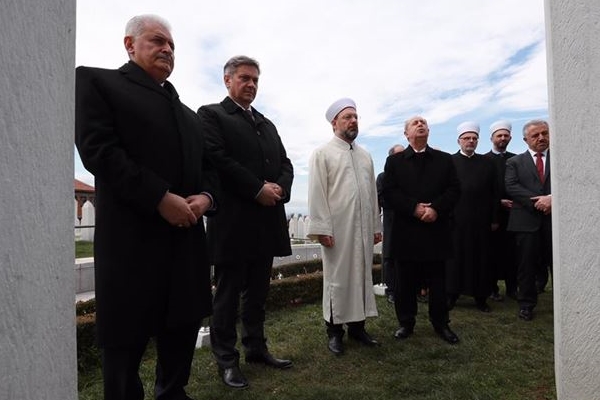 Başbakan Yıldırım 'Bilge Kral'ın' mezarını ziyaret etti