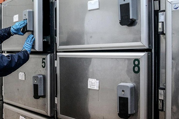 Boş tabutla cenaze namazı kıldılar