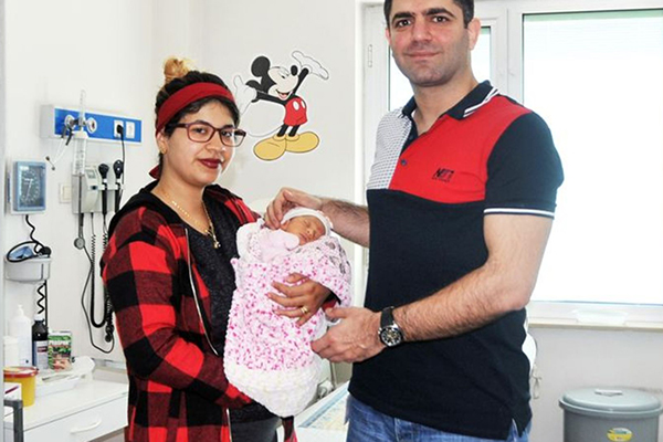 Mersin’de 2 günlük bebekten 10 santimetrelik kist alındı