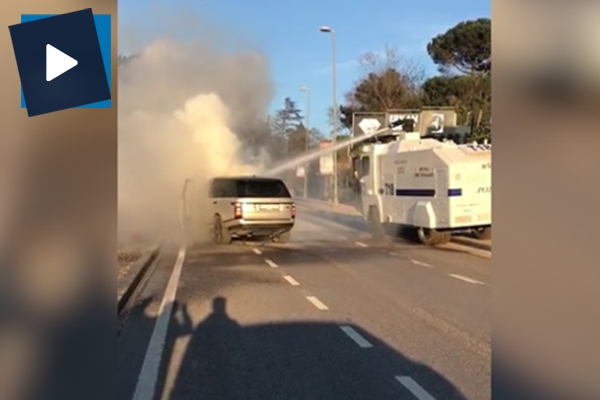 Lüks araca TOMA'lı müdahale