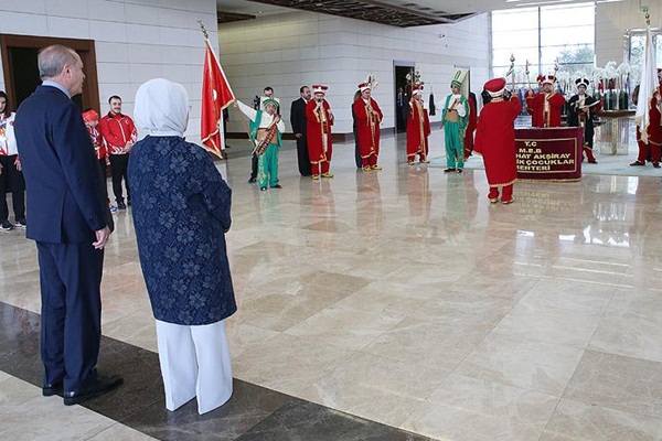 Cumhurbaşkanı Erdoğan'a 'özel' karşılama