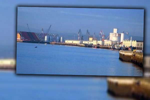 Savaş karşıtı İspanyollar Suudilerin silah yüklü gemisini takip ediyorlar