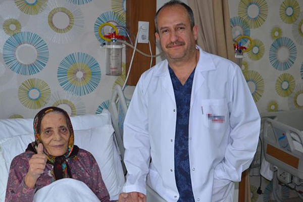 85’lik nineye midesinden yemek borusu yapıldı