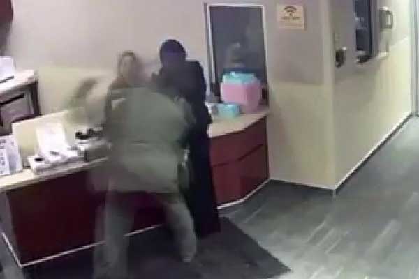 Müslüman kadına acil serviste saldırı