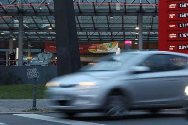 Kızlarını benzin istasyonunda unuttuğunu 170 kilometre sonra fark etti