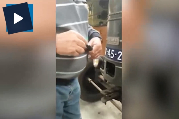 Tüfek mermisi ile marş alan 88 yıllık traktör