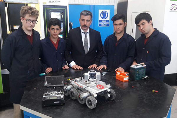 Lise öğrencilerinden insansız kara taşıtı