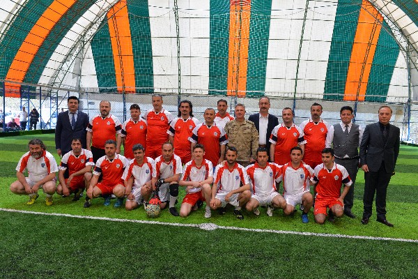 Şehit düştükleri halı sahada anıldılar