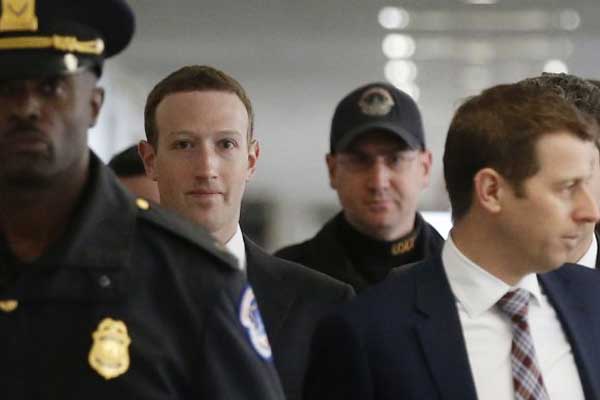 Zuckerberg ilk kez özür diledi