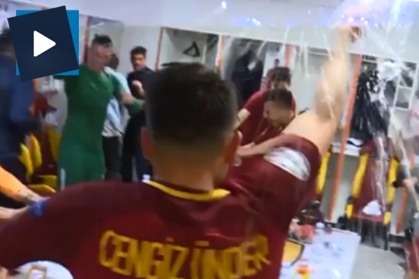 Cengiz Ünder ve arkadaşları soyunma odasında çılgına döndü