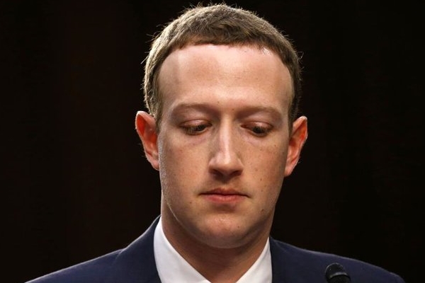 Facebook CEO'su Zuckerberg'in zor anları