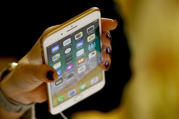 iOS 11.3 güncellemesi ekranı değişen iPhone 8’leri bozuyor