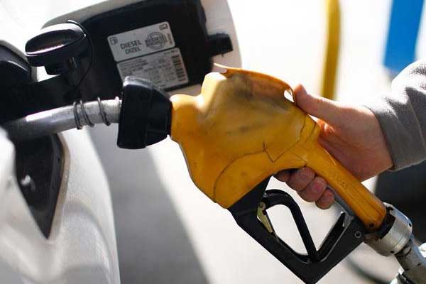 Motorinin litresine 13 kuruş zam