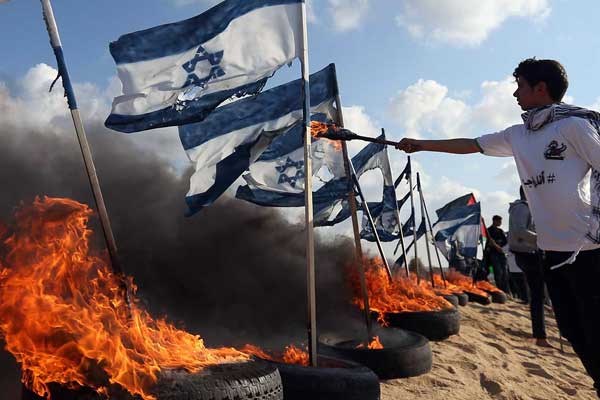 Gazze'de 'Bayrak Cuması'