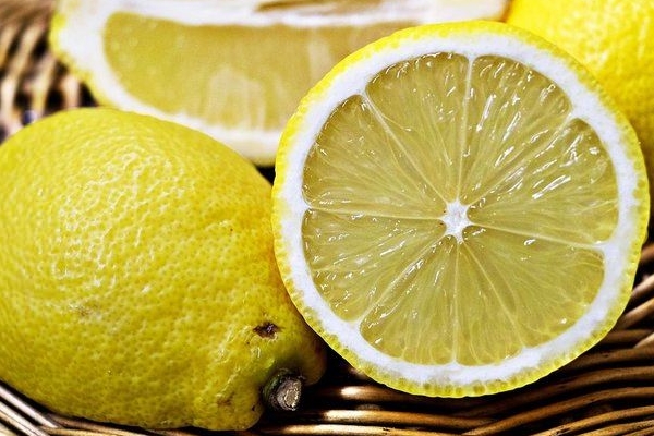 Kabuğu soyulmuş bir limonu yerseniz...