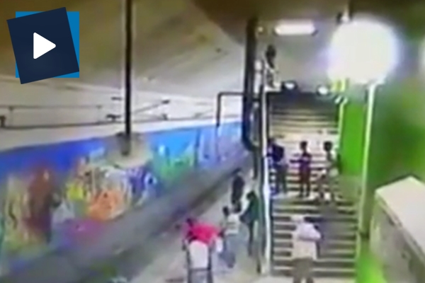 Yaşlı adam metrelerce yüksekten böyle düştü