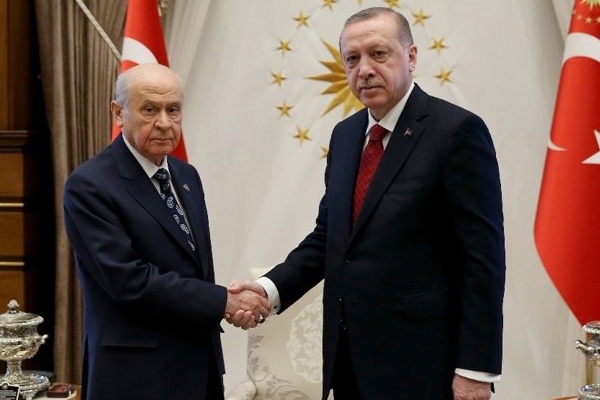 Erken seçim zirvesinden karaler