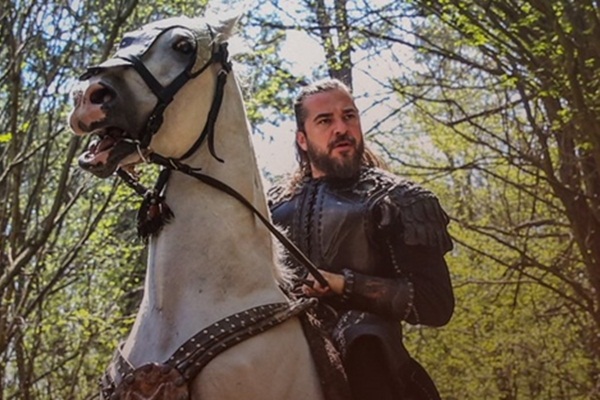 Diriliş Ertuğrul zirveye oturdu