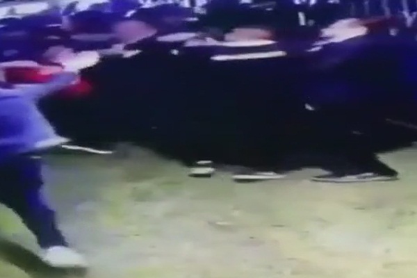 Derbide koridordaki kavga kamerada