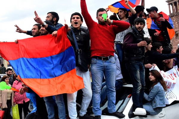 Ermenistan muhalefeti: Sadece Sarkisyan'ın gidiş takvimini görüşürüz