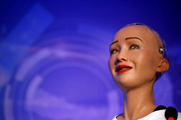 Robot Sophia Türkiye'de çocuklarla buluştu
