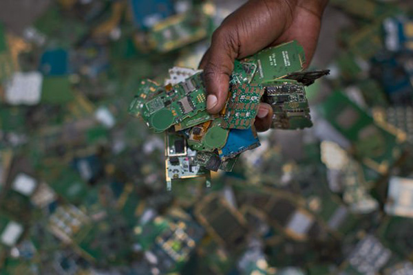 Avrupa atıklarını Nijerya’ya gönderiyor