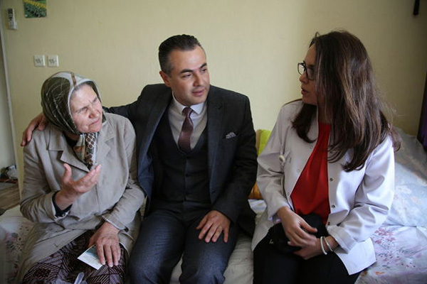 Ücretsiz tedaviye inanmadı, gizlice para bıraktı