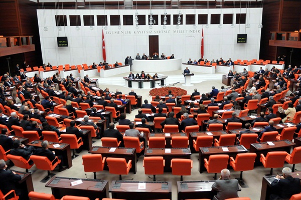 Seçime yönelik anayasa değişiklik teklifi  kabul edildi