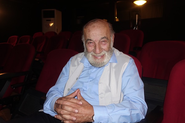 Yılmaz Gruda; 'Tiyatro benim için bir sevdadır'