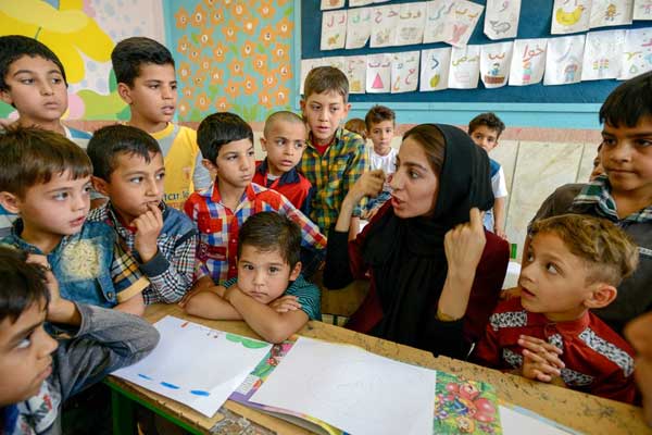 İran, ikinci dil olarak İngilizce yerine Rusça'yı yerleştirmeye çalışıyor