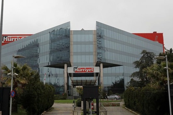 Fikret Bila istifa etti