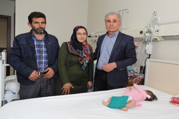 Kayseri'de 3 aylık bebeğin kalbindeki 3 delik kapatıldı