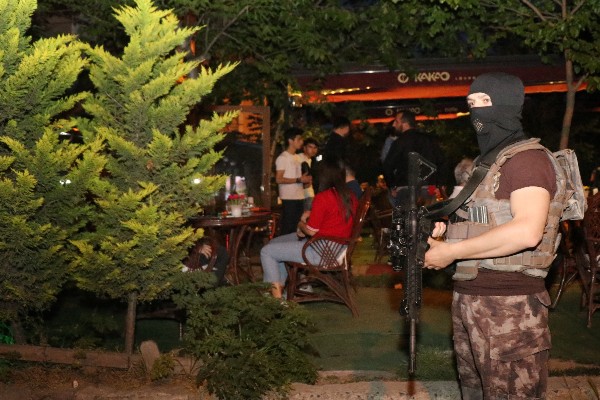 Kağıthane'de helikopter destekli narkotik uygulaması