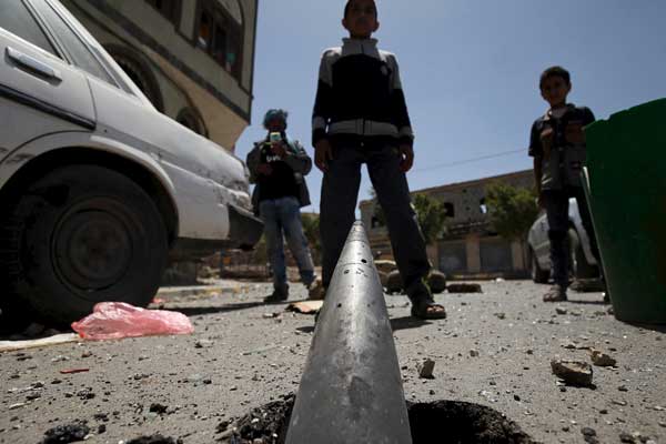 Yemen'de Husilere ait mevzilere saldırı