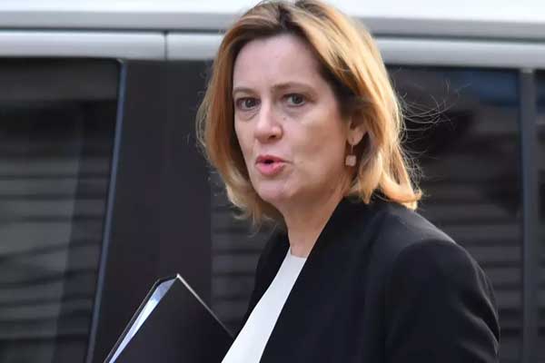 İngiltere İçişleri Bakanı istifa etti