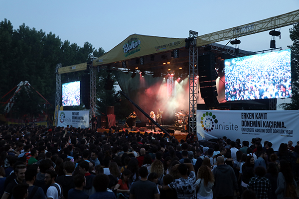 Edirne'de 'Yeni Türkü' ve 'Duman' konseri düzenlendi