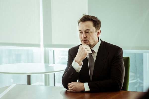 Tesla CEO'su Elon Musk: Hisseleri satın ve bir daha da almayın