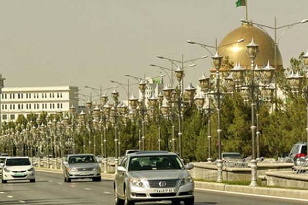 Türkmenistan'da ‘renkli araba yasağı'