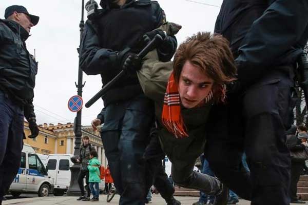 AB'den Rusya'ya 'gözaltı' çağrısı