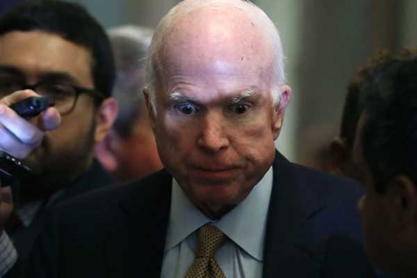 Cumhuriyetçi Senatör McCain'den Trump açıklaması: Cenazeme bile gelmesin