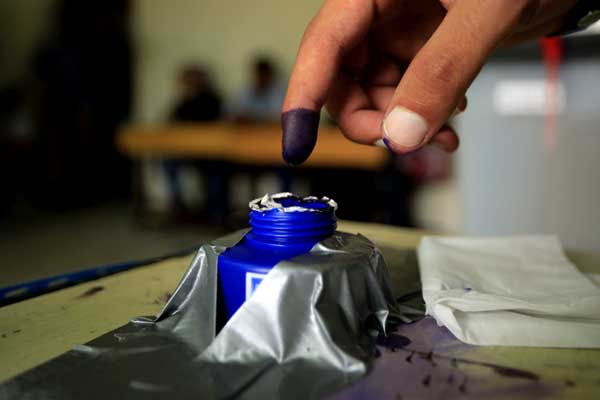 Düşük katılım, hile iddiaları, bombalı saldırılar, protestolar... Irak'ta olaylı seçim!