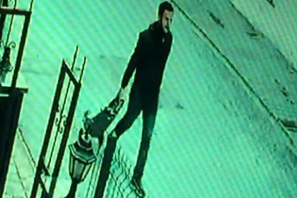 Pazar arabasıyla dolaşan şahsa dikkat