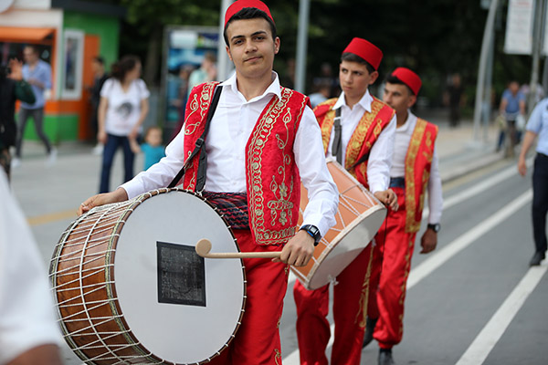 Düzce'de davulcular şehir turu attı
