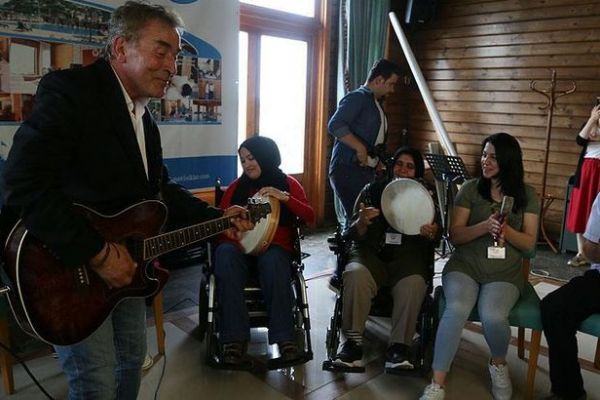 Müzik birçok hastalığın rehabilitasyonunda yarar sağlıyor