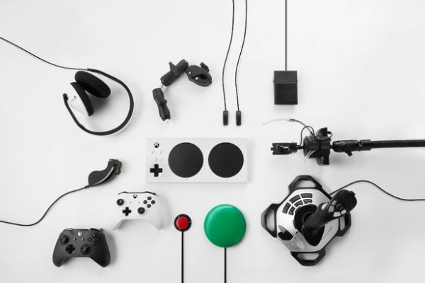 Microsoft'tan engelliler için Xbox Adaptive Controller