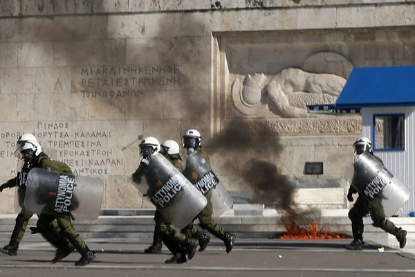 Yunanistan’da grev hayatı felç etti