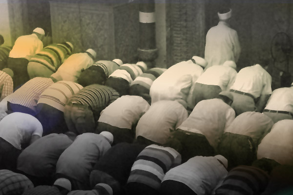 Namaz sırasında imama bıçaklı saldırı